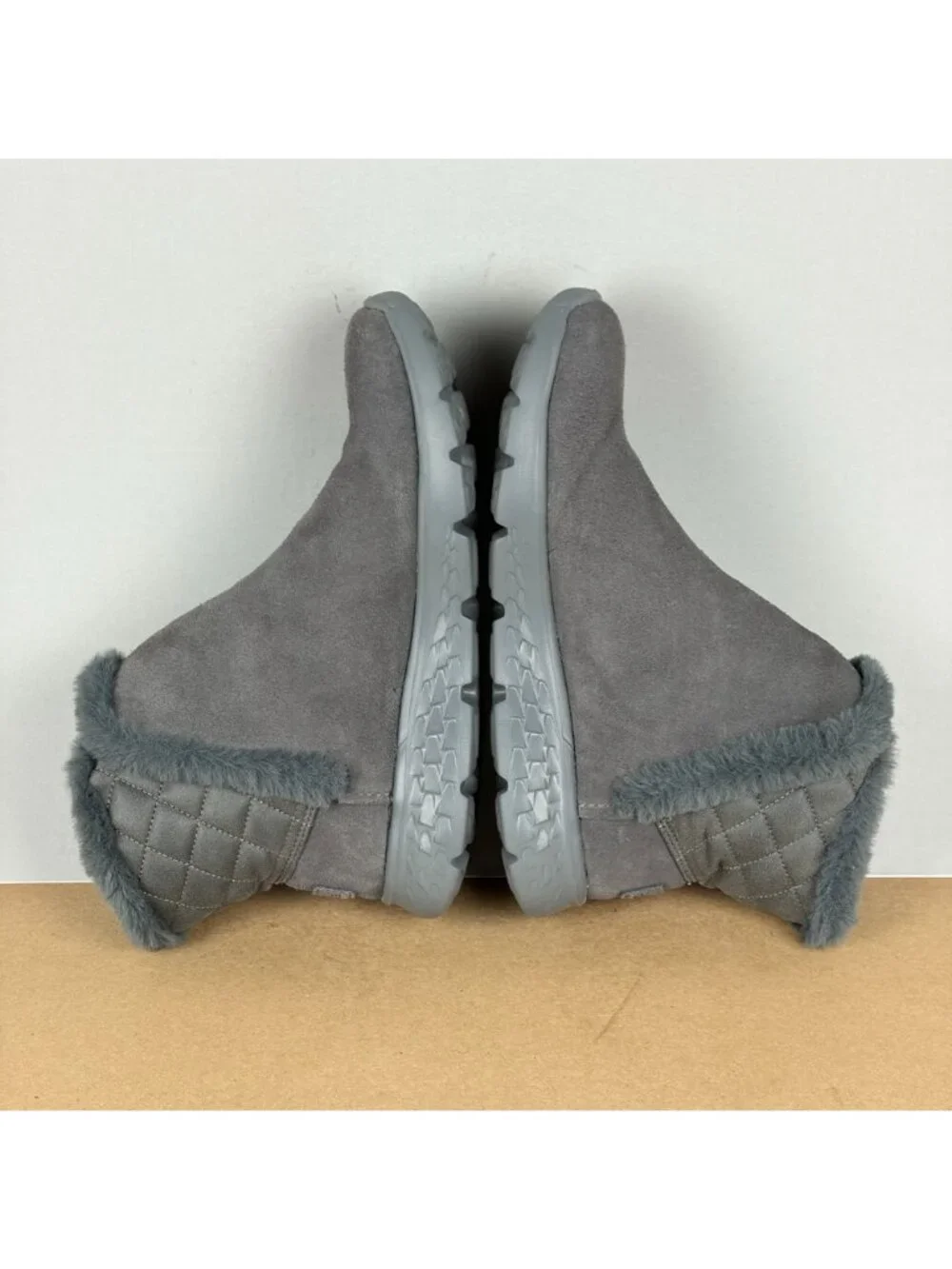 Skechers On the Go 400 Cozies Suede Boots Womens 6.5 Gray Pull On Faux Fur